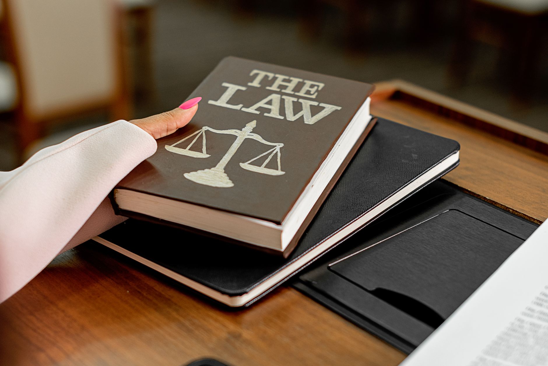 AI for Lawyers: Draft Contracts, Analyze Clauses, and Accelerate Legal Research with an AI Legal Assistant