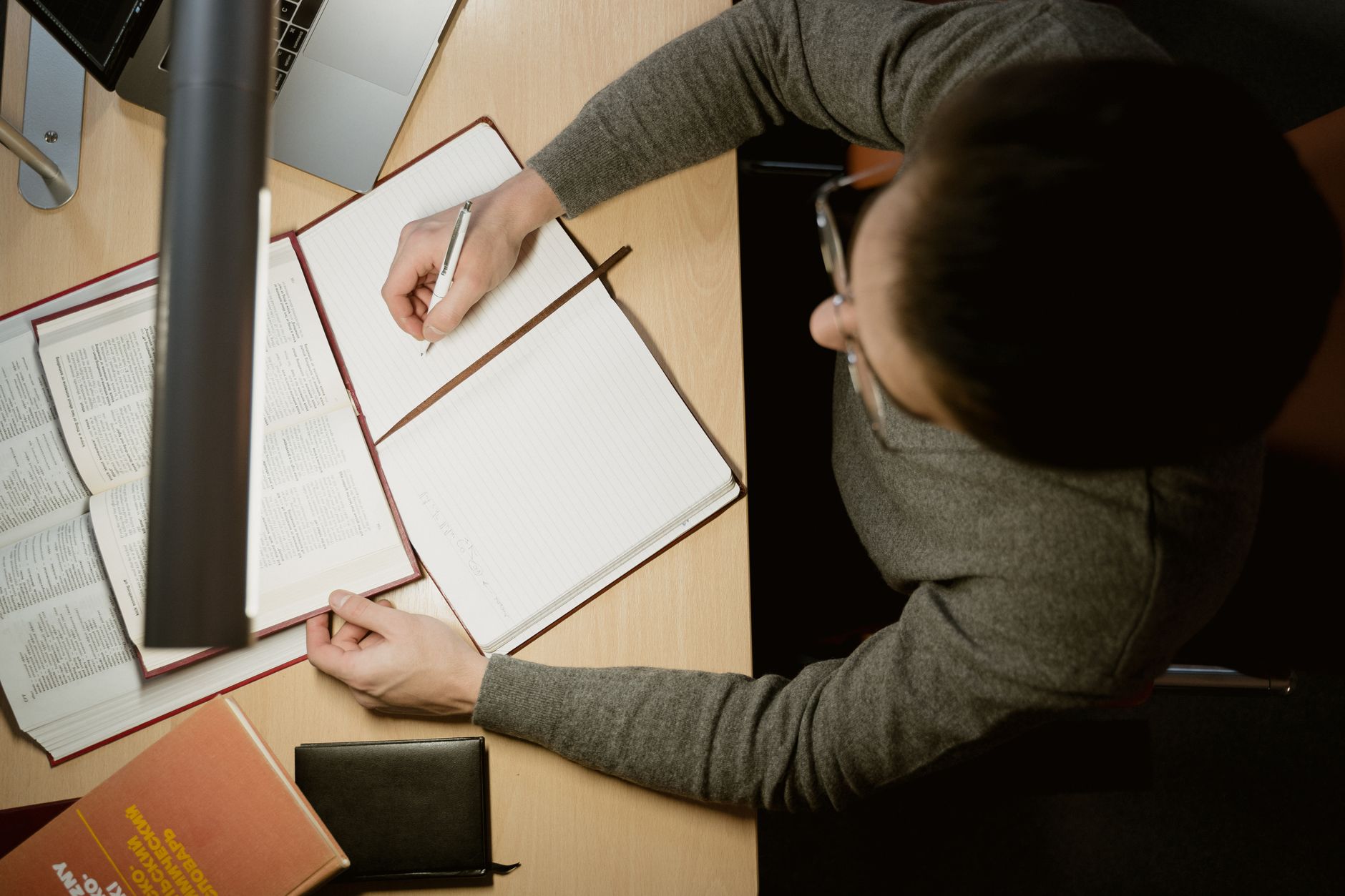 AI for Research: Research Smarter, Discover Faster with an AI Research Assistant