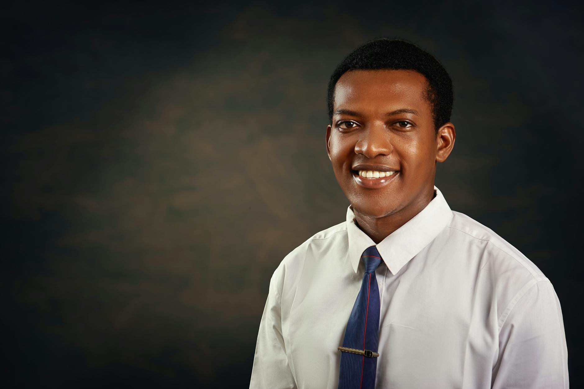 AI Headshot Generator: Create Stunning Professional Headshots in Minutes (No Photoshoot Needed)