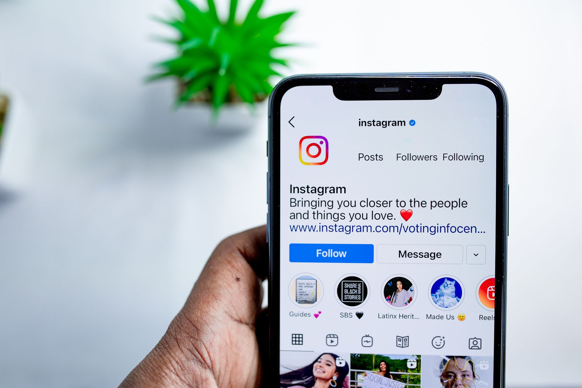 AI Instagram Caption Generator: Create Engaging Instagram Captions with Emojis & Hashtags (AIZora Free)