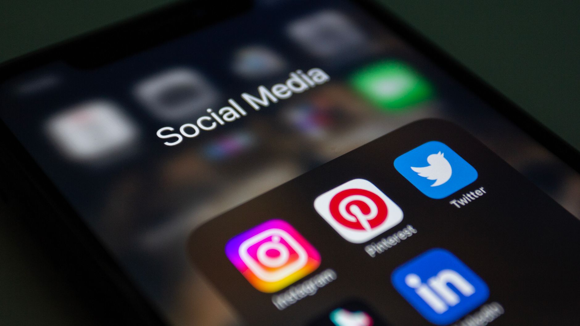 AI Social Media Post Generator: Create Viral Posts for Every Platform with AIZora