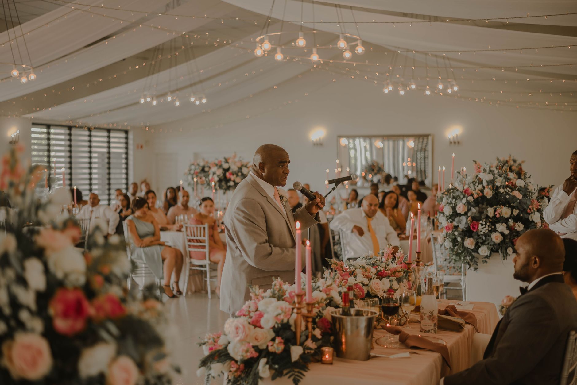 AI Wedding Speech Writer: Write Heartfelt Wedding Speeches and Toasts (AIZora Free)