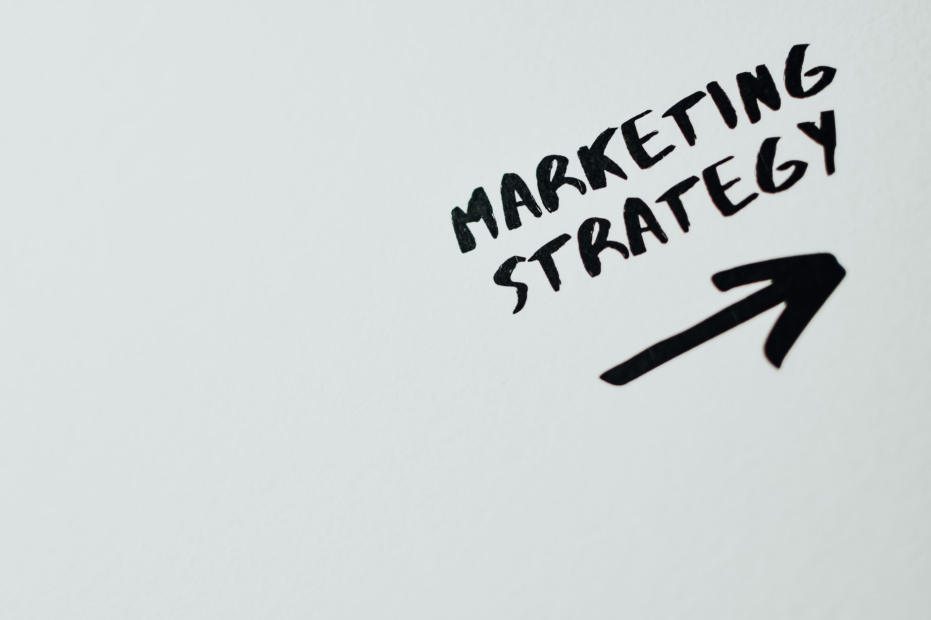 Business Strategy, Business Plan, -Powered Business Insights, Business Advisor — Close-up of handwritten Marketing Strategy text with an a
