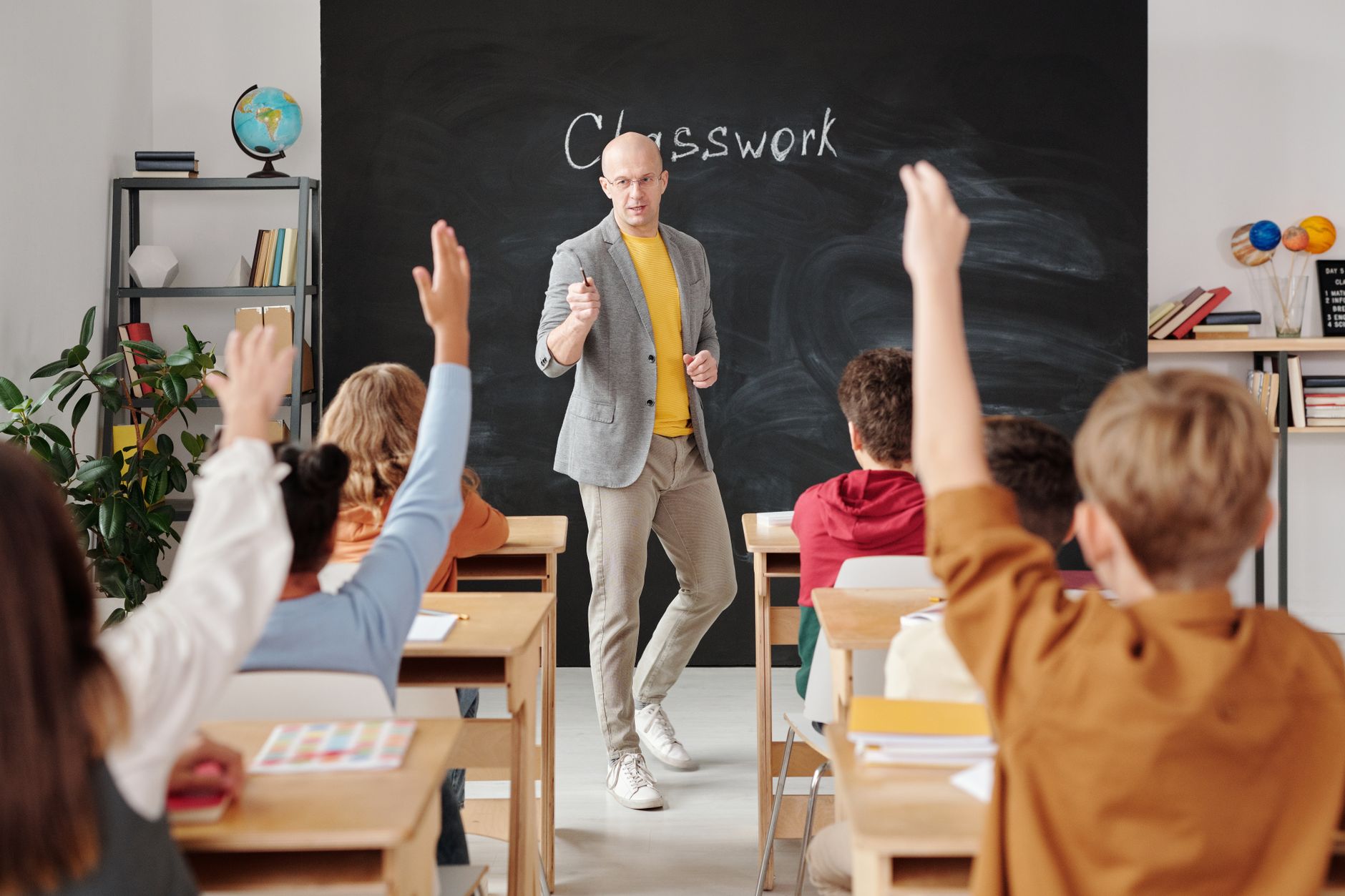 For Teachers, Lesson Plan, Quiz For Teachers, Classroom Resources, Create Lesso — Teacher interacting with students raising hands in a clas