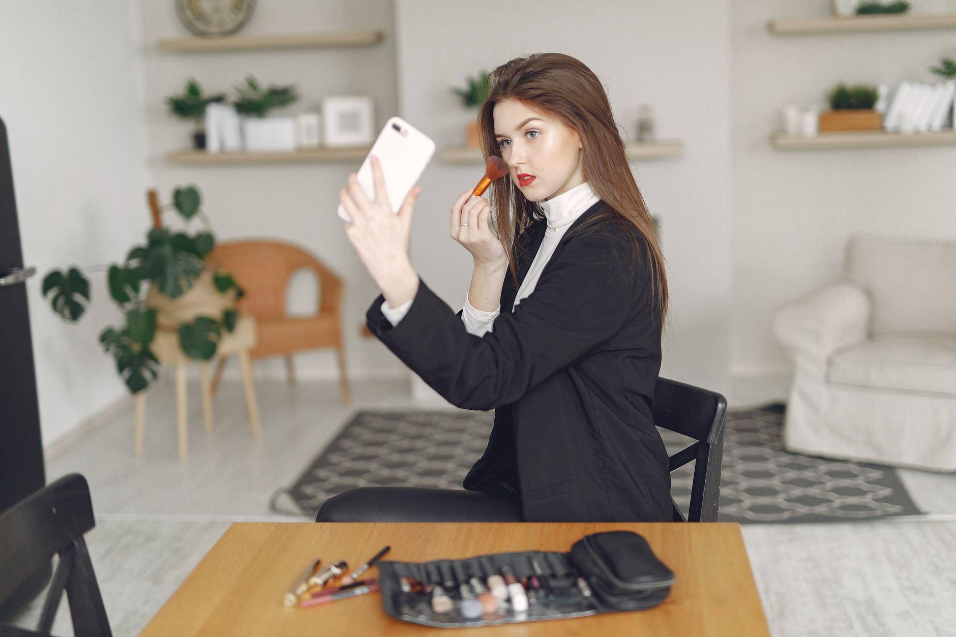 Makeup, Virtual Makeup Try On, Beauty Filter, Virtual Makeover Online, Cosmetic — Young woman in stylish outfit holding master class for ma