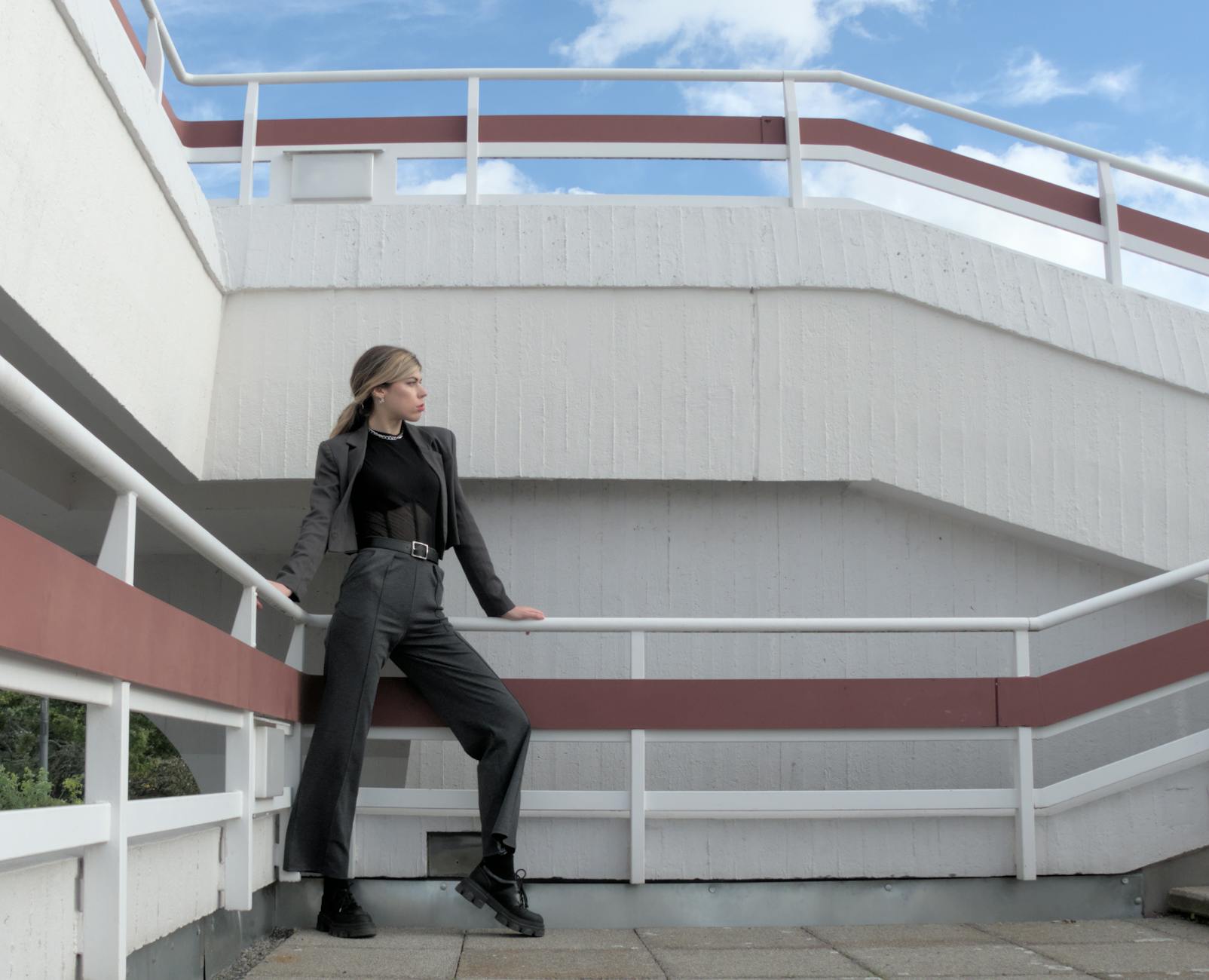 Outfit,Outfit, Fashion, Style,Outfit Ideas, Clothing,Virtual Outfit, Ward — Fashion model posing stylishly outdoors against modern ar