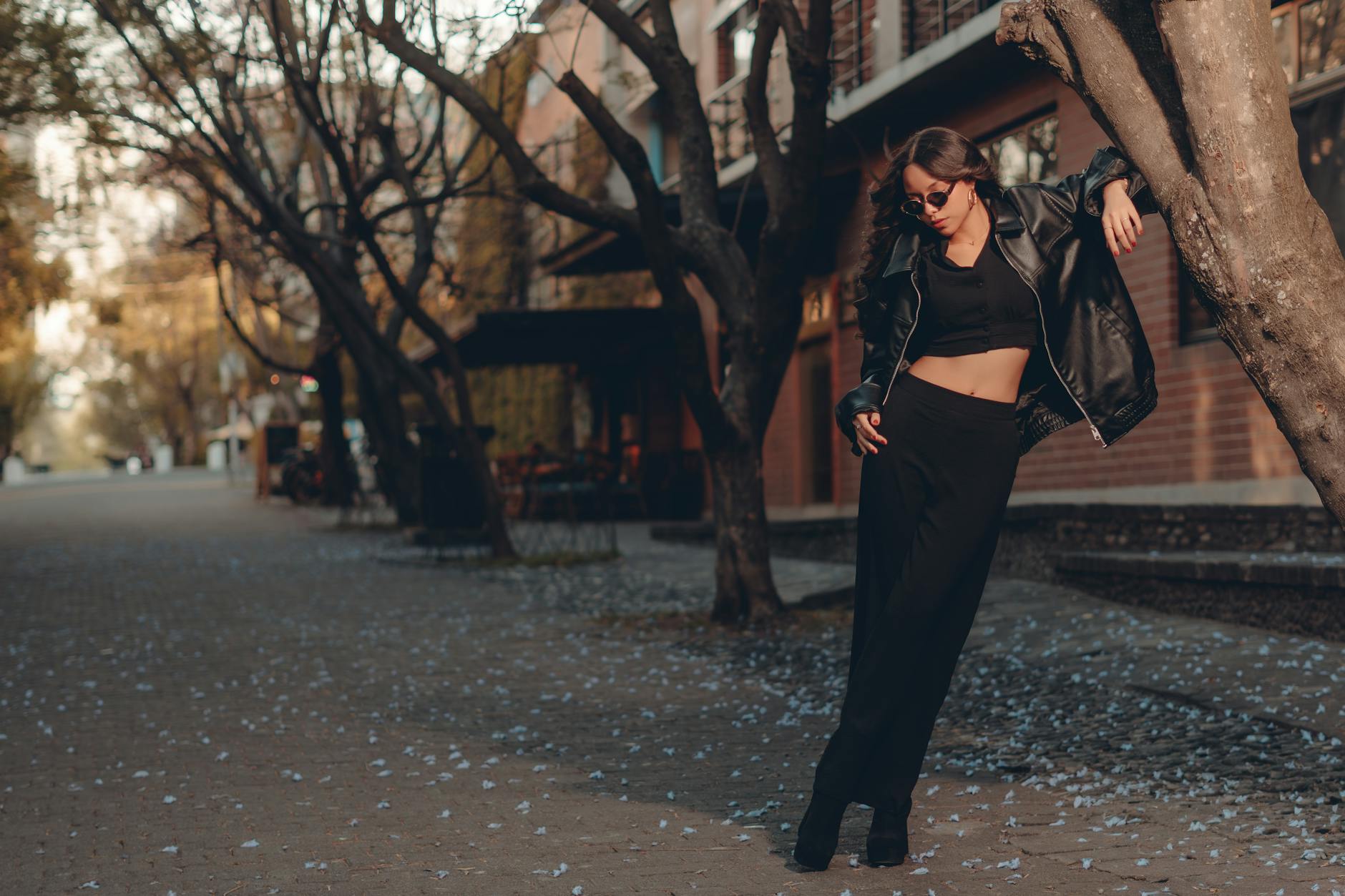 Outfit,Outfit, Fashion, Style,Outfit Ideas, Clothing,Virtual Outfit, Ward — Fashionable woman in a black leather jacket posing stylis