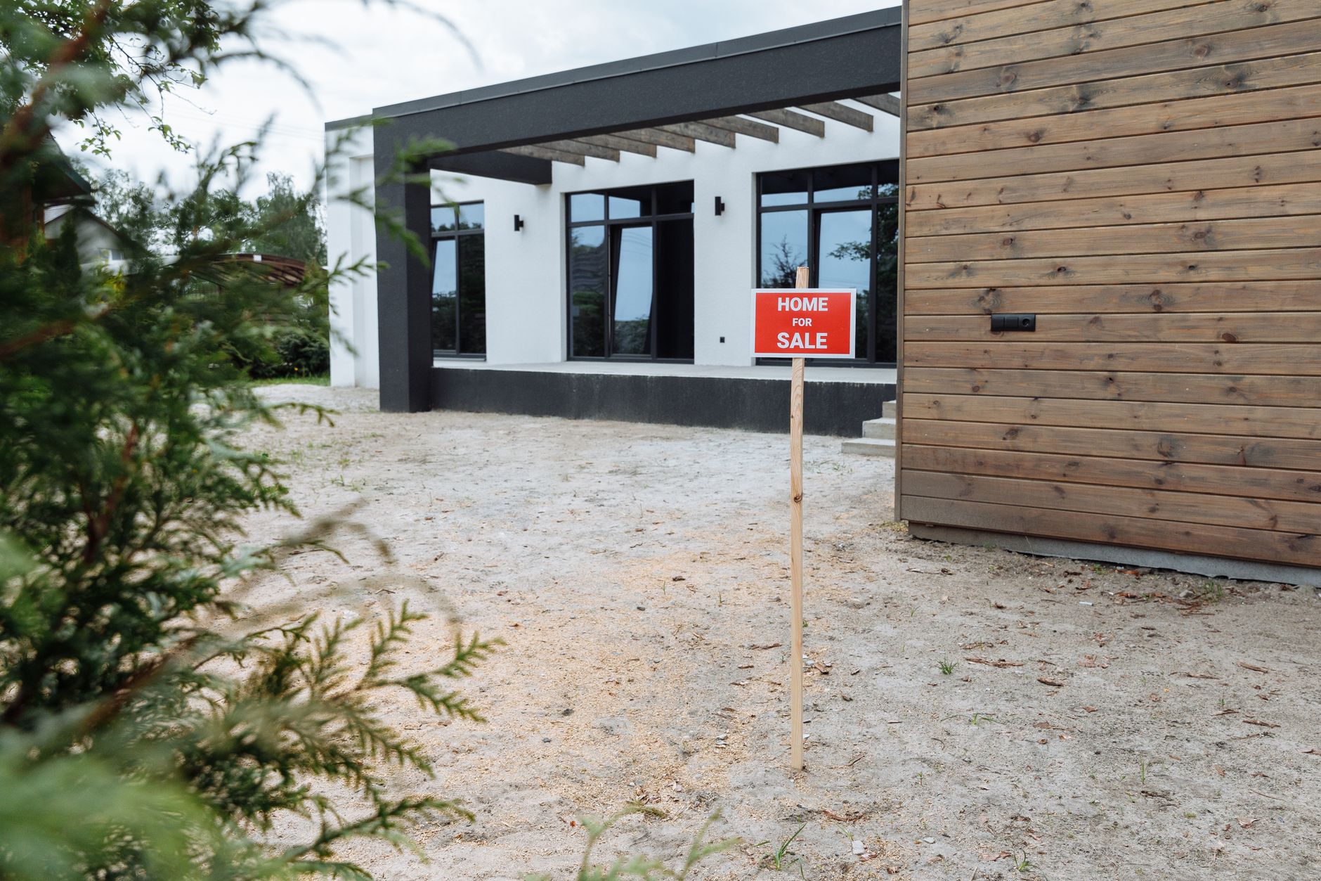 Real Estate Tools, Property Description, Real Estate Market Analysis, Listing — Modern house exterior with a Home for Sale sign in front 